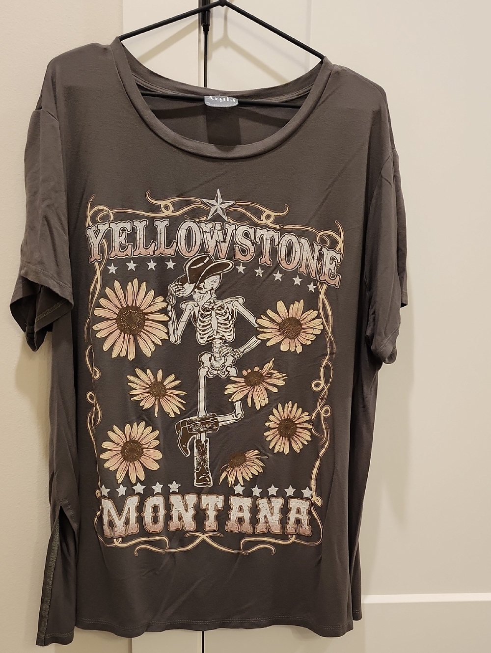 ARULA Brown Short-Sleeve Tee with Cream Print